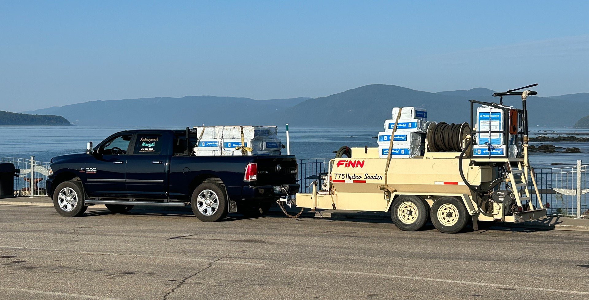 Camion Aménagement Marosa avec semoir hydraulique – Service mobile d’hydro-ensemencement à Lévis et sur la Rive-Sud de Québec